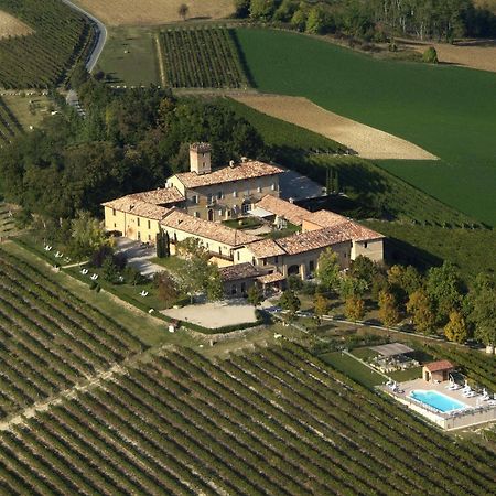 Отель Relais Castello Di Razzano Альфьяно-Натта Экстерьер фото