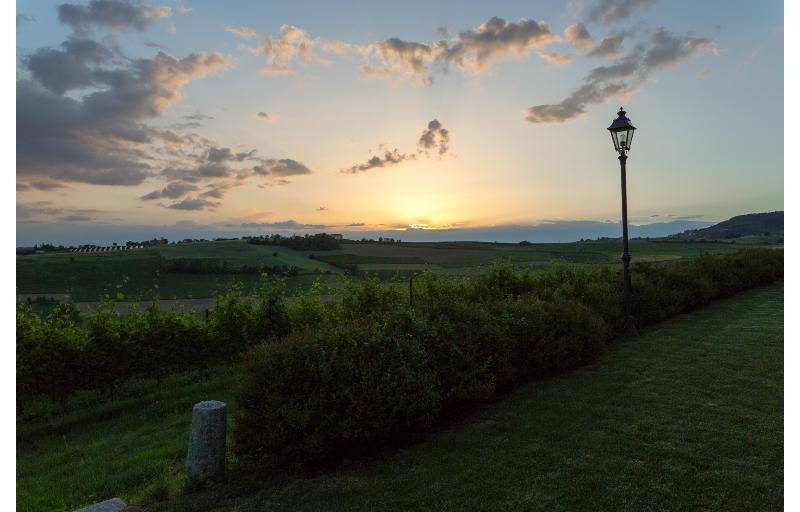 Отель Relais Castello Di Razzano Альфьяно-Натта Экстерьер фото