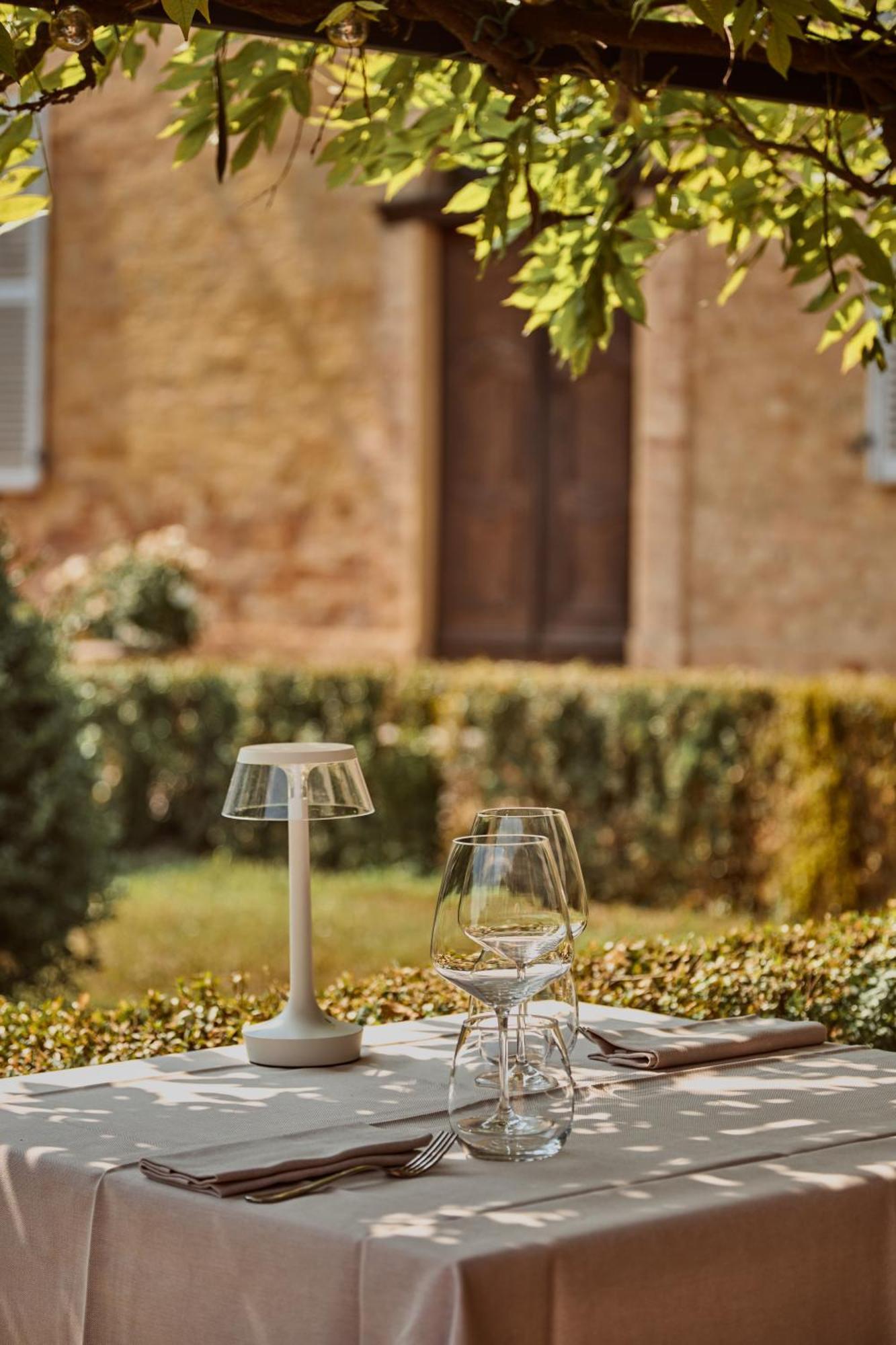 Отель Relais Castello Di Razzano Альфьяно-Натта Экстерьер фото
