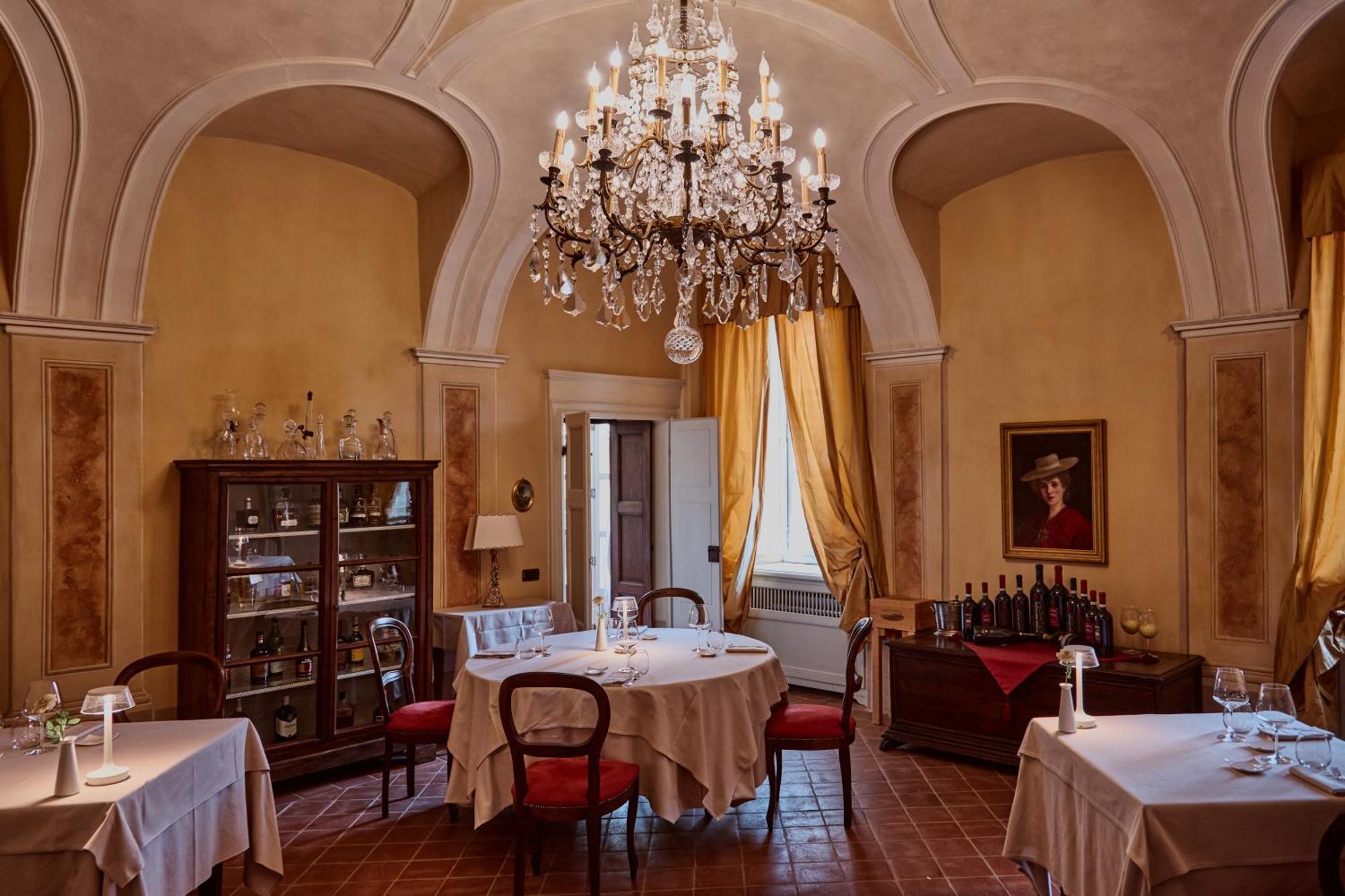 Отель Relais Castello Di Razzano Альфьяно-Натта Экстерьер фото