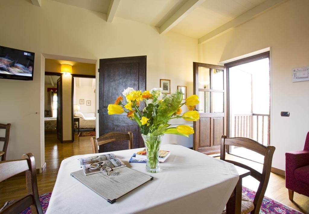 Отель Relais Castello Di Razzano Альфьяно-Натта Номер фото