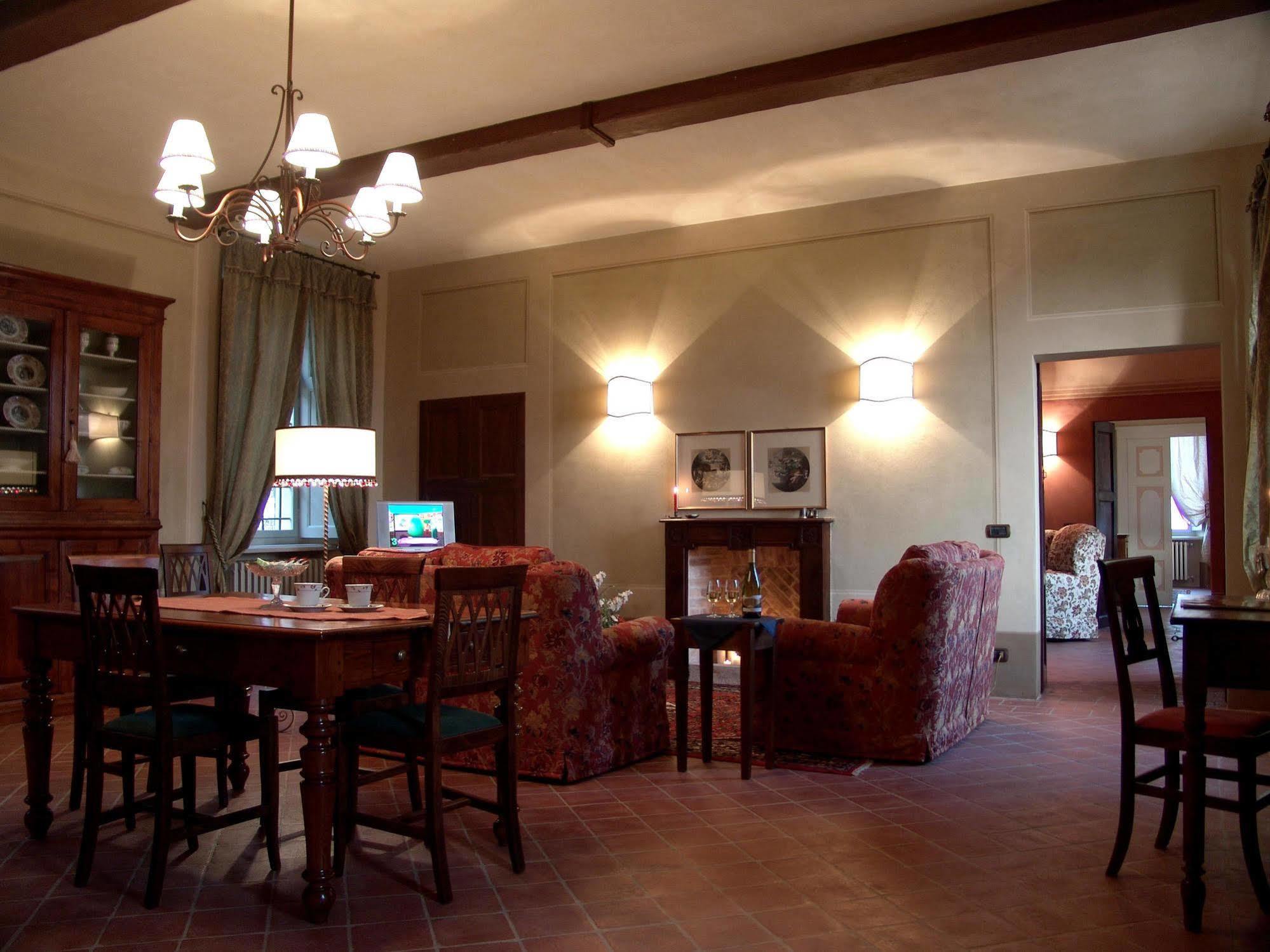 Отель Relais Castello Di Razzano Альфьяно-Натта Экстерьер фото